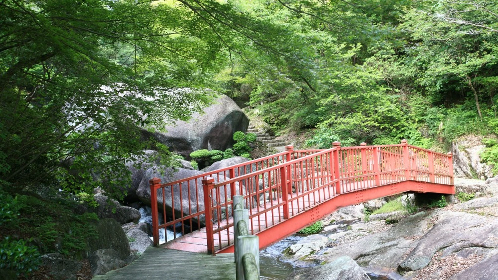 鬼岩温泉