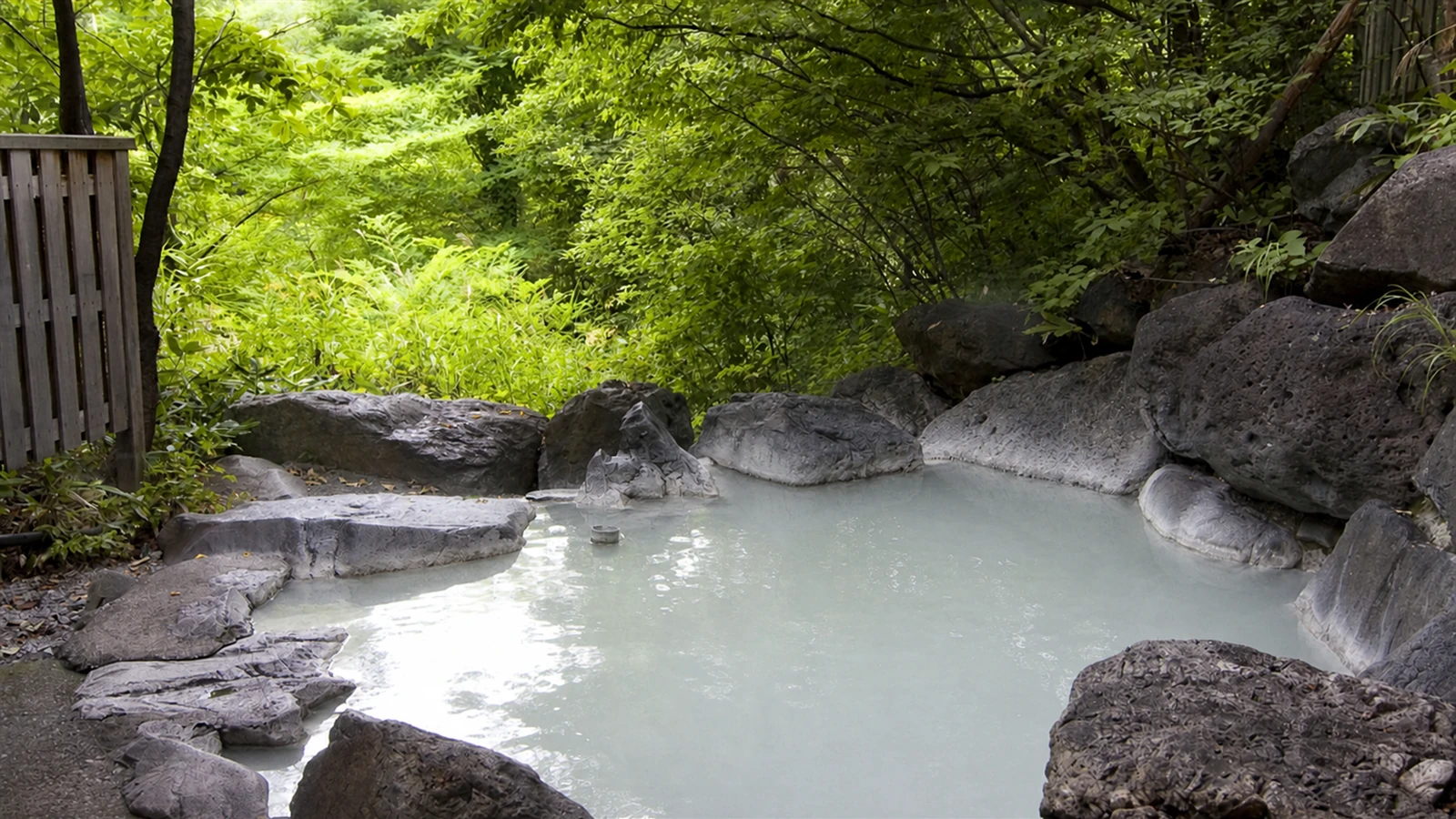 五色温泉